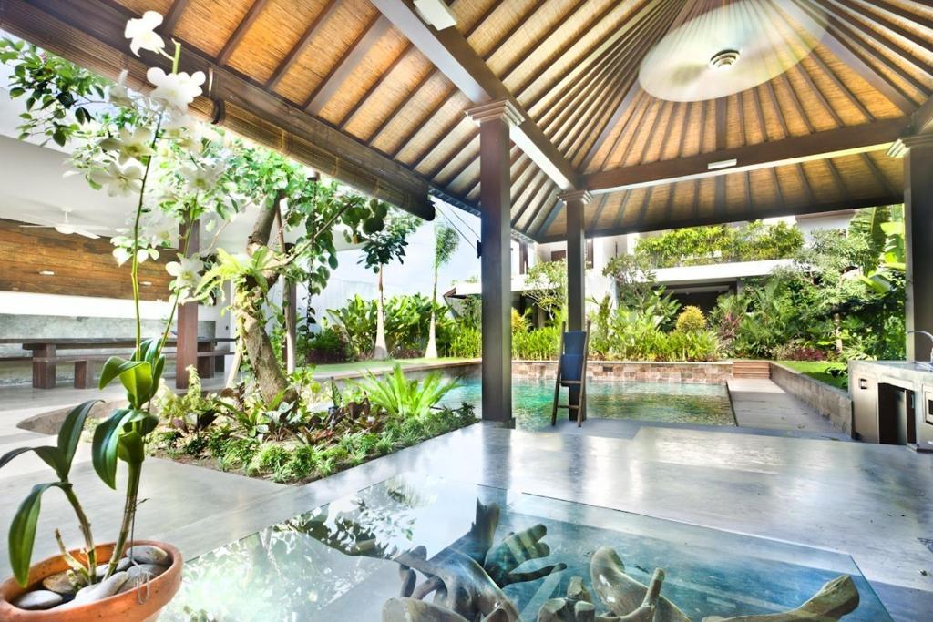 Besok Villa Seminyak (Bali)