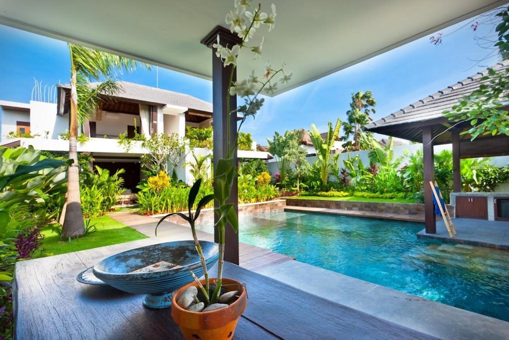 Besok Villa Seminyak (Bali)